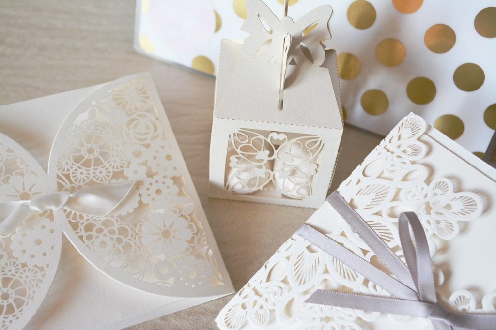 Come realizzare bomboniere personalizzate per matrimoni e battesimi